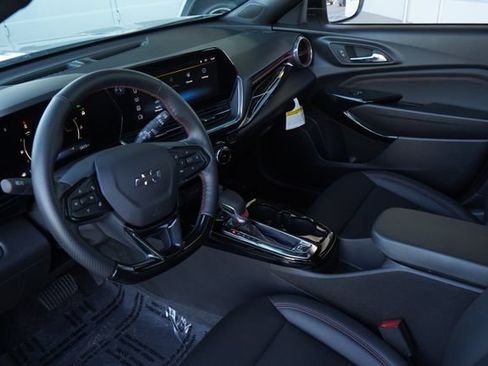Used 2026 Chevrolet Trax RS w/ Sunroof Package FWD image 2