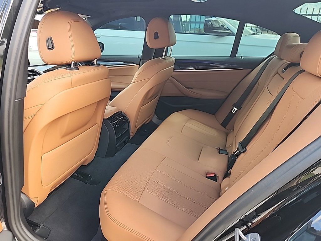 Used 2023 BMW 540i w/ M Sport Package RWD image 3