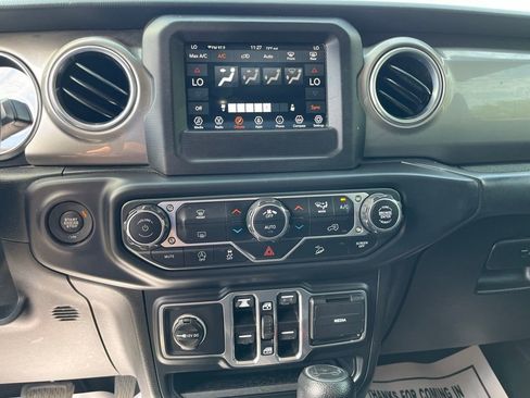 Used 2018 Jeep Wrangler Unlimited Sahara AWD/4WD image 12