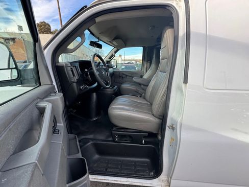 Used 2021 GMC Savana 2500 Regular Van 3D w/ Driver Convenience Package image 15