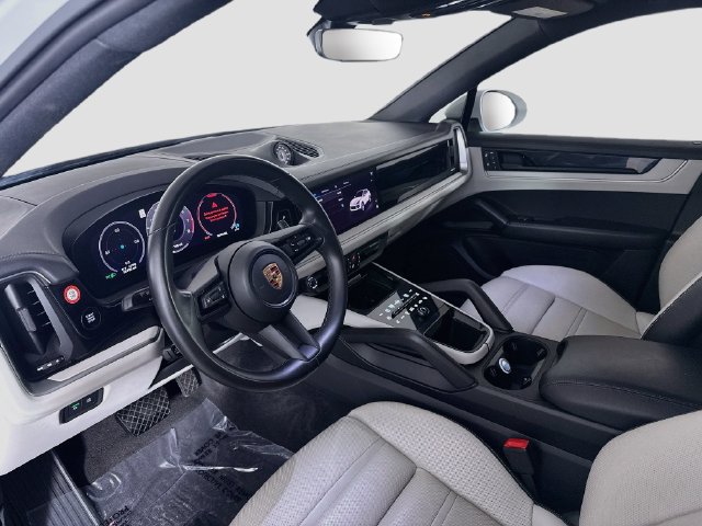 Used 2024 Porsche Cayenne Coupe AWD/4WD image 22