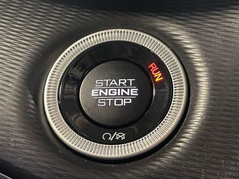 Used 2023 Jeep Grand Cherokee Laredo AWD/4WD image 27