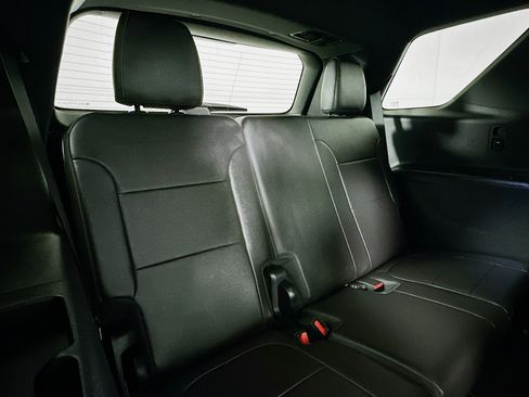 Used 2023 Chevrolet Traverse LT image 26