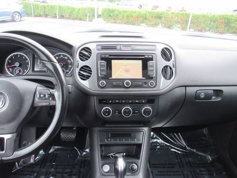 Used 2015 Volkswagen Tiguan SEL AWD/4WD image 21