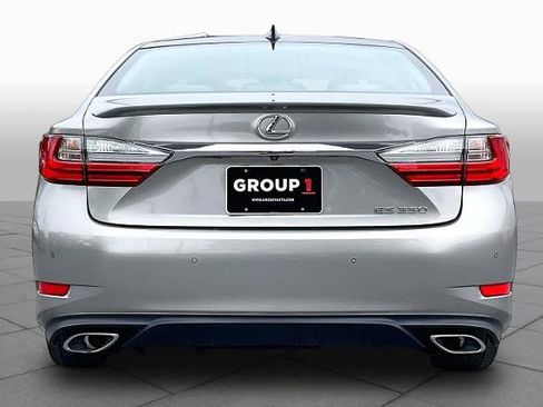 Used 2017 Lexus ES 350 w/ Luxury Package FWD image 4