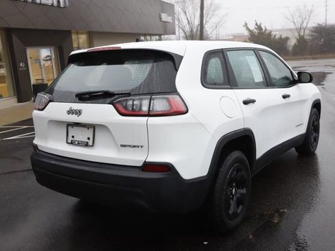 Used 2019 Jeep Cherokee Sport image 3