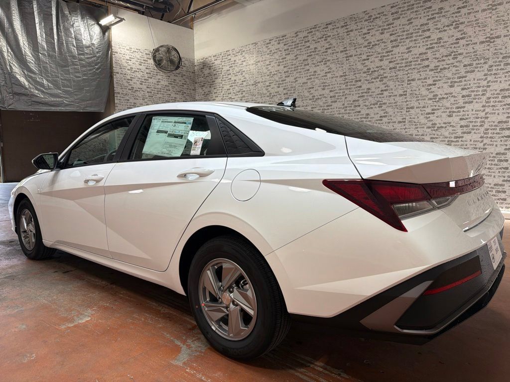 New 2026 Hyundai Elantra SE FWD image 5