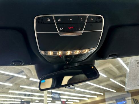 Used 2017 Mercedes-Benz S 550 Sedan image 32