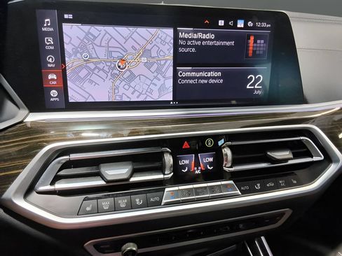 Used 2020 BMW X5 xDrive40i w/ M Sport Package AWD/4WD image 22