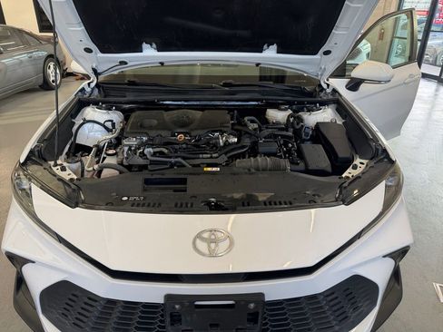 Used 2025 Toyota Camry SE image 21