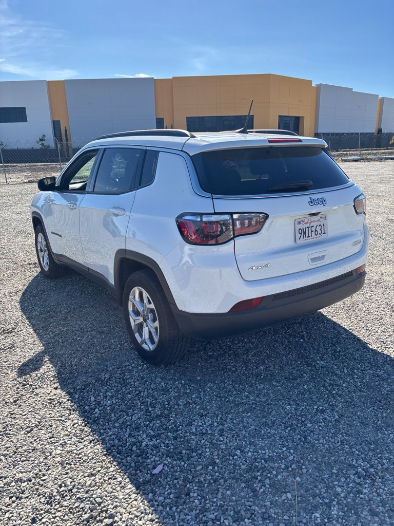 Used 2025 Jeep Compass Latitude w/ Sun & Sound Group AWD/4WD image 5
