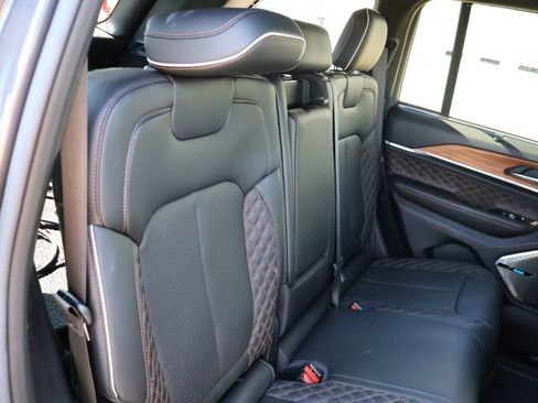 Used 2022 Jeep Grand Cherokee Summit AWD/4WD image 15