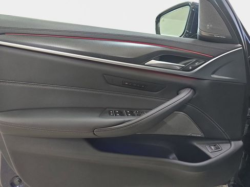 Used 2021 BMW M550i xDrive w/ Executive Package image 24