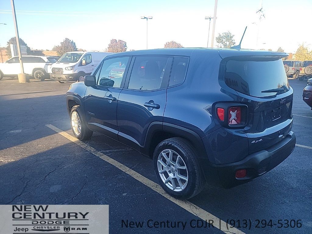 Used 2023 Jeep Renegade Latitude AWD/4WD image 5
