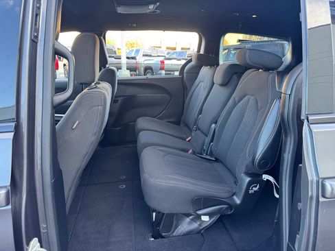 Used 2021 Chrysler Pacifica Touring w/ S Appearance Package image 17