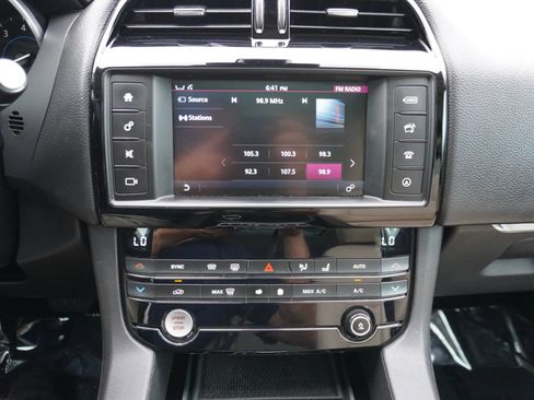 Used 2017 Jaguar F-PACE Premium AWD/4WD image 19