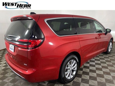 Used 2026 Chrysler Pacifica Select AWD/4WD image 22