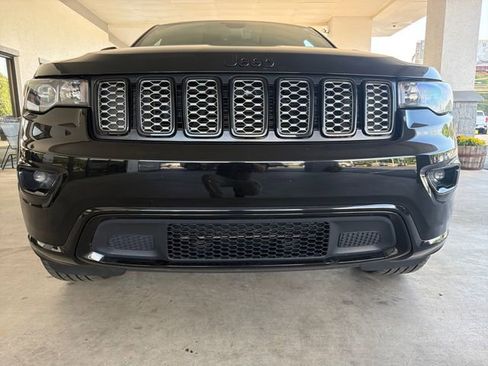 Used 2020 Jeep Grand Cherokee Altitude AWD/4WD image 25
