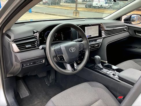 Used 2025 Toyota Camry LE image 18