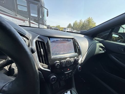 Used 2017 Chevrolet Cruze Premier FWD image 21