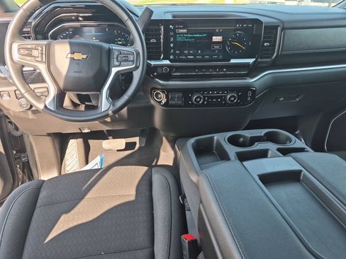 Used 2025 Chevrolet Silverado 2500 LT w/ Convenience Package AWD/4WD image 12