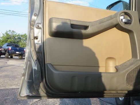 Used 2006 Nissan Xterra S w/ (U01) Utility Pkg AWD/4WD image 12