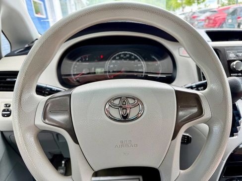 Used 2014 Toyota Sienna L FWD image 34