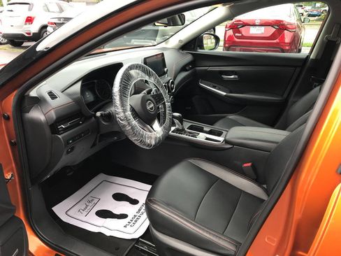 Used 2024 Nissan Sentra SR w/ SR Premium Package FWD image 9