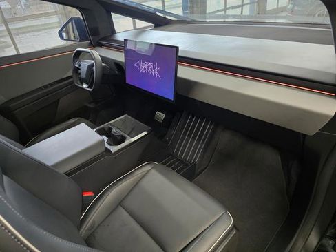 Used 2024 Tesla Cybertruck AWD Crew Cab image 21