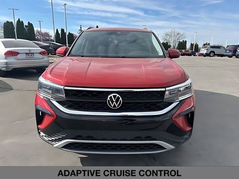 Used 2023 Volkswagen Taos SE w/ Panoramic Sunroof Package image 8