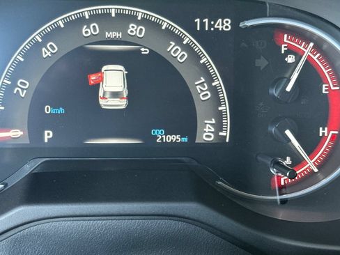 Used 2025 Toyota RAV4 LE AWD/4WD image 29