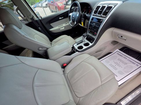 Used 2009 GMC Acadia SLT w/ Visibility Package FWD image 7