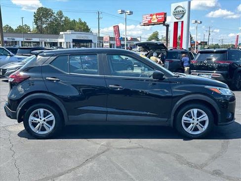 Used 2022 Nissan Kicks S FWD image 2