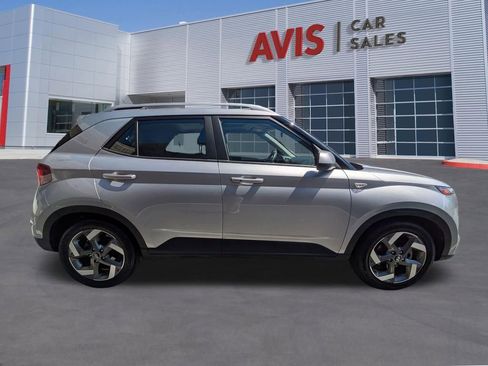 Used 2025 Hyundai Venue SEL FWD image 5