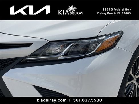 Used 2020 Toyota Camry SE w/ Convenience Package image 6