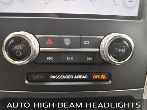 Used 2024 Ford Edge SEL image 8