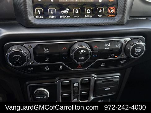 Used 2022 Jeep Wrangler Unlimited Sahara AWD/4WD image 21