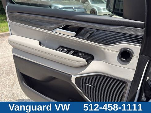 Used 2024 Jeep Wagoneer L Series II RWD image 26