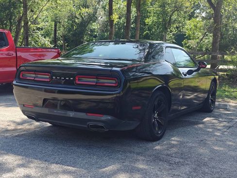 Used 2016 Dodge Challenger SXT RWD image 4