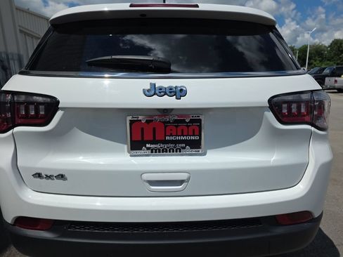 Used 2024 Jeep Compass Sport AWD/4WD image 6