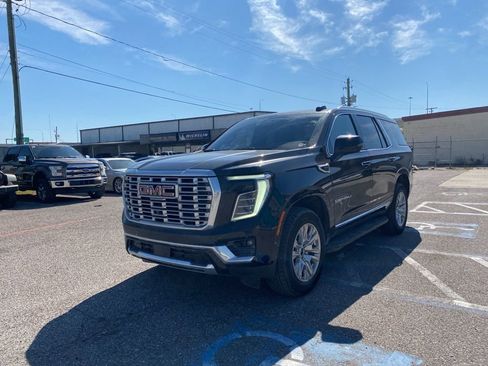 Used 2025 GMC Yukon Denali image 7