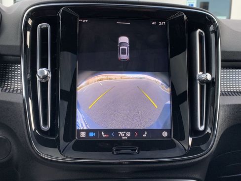 Used 2022 Volvo XC40 P8 Recharge Plus image 22