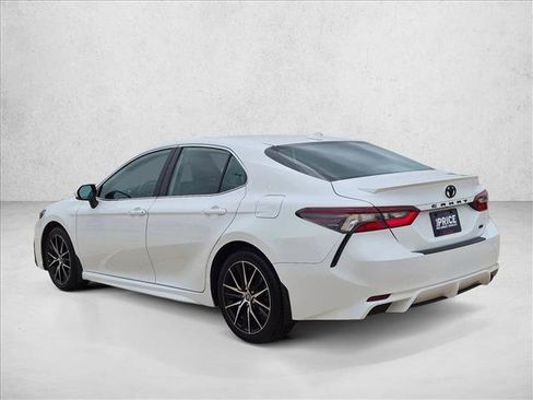 Used 2024 Toyota Camry SE FWD image 8