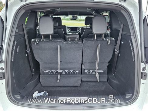 New 2026 Chrysler Pacifica Select image 13