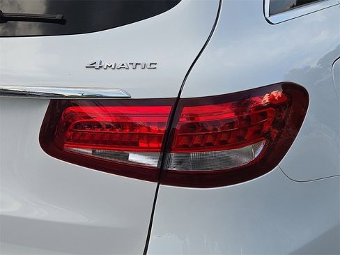 Used 2019 Mercedes-Benz GLC 300 4MATIC image 28