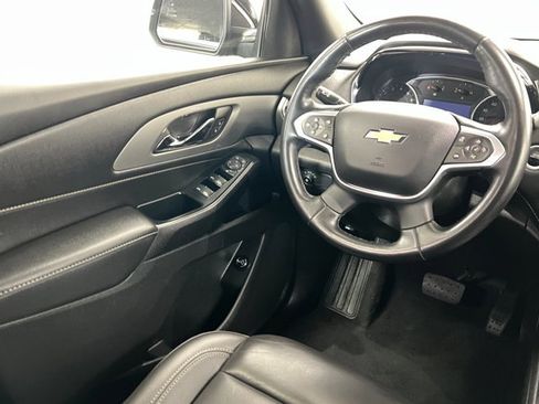 Used 2023 Chevrolet Traverse LT image 11