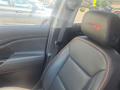 Used 2023 GMC Acadia AT4 w/ Technology Package AWD/4WD image 20