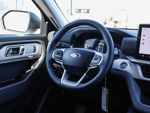 New 2026 Ford Explorer Active RWD image 15