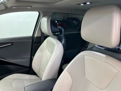 Used 2023 Kia Niro EX Touring image 16