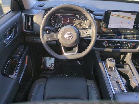 Certified 2024 Nissan Pathfinder SL FWD image 33